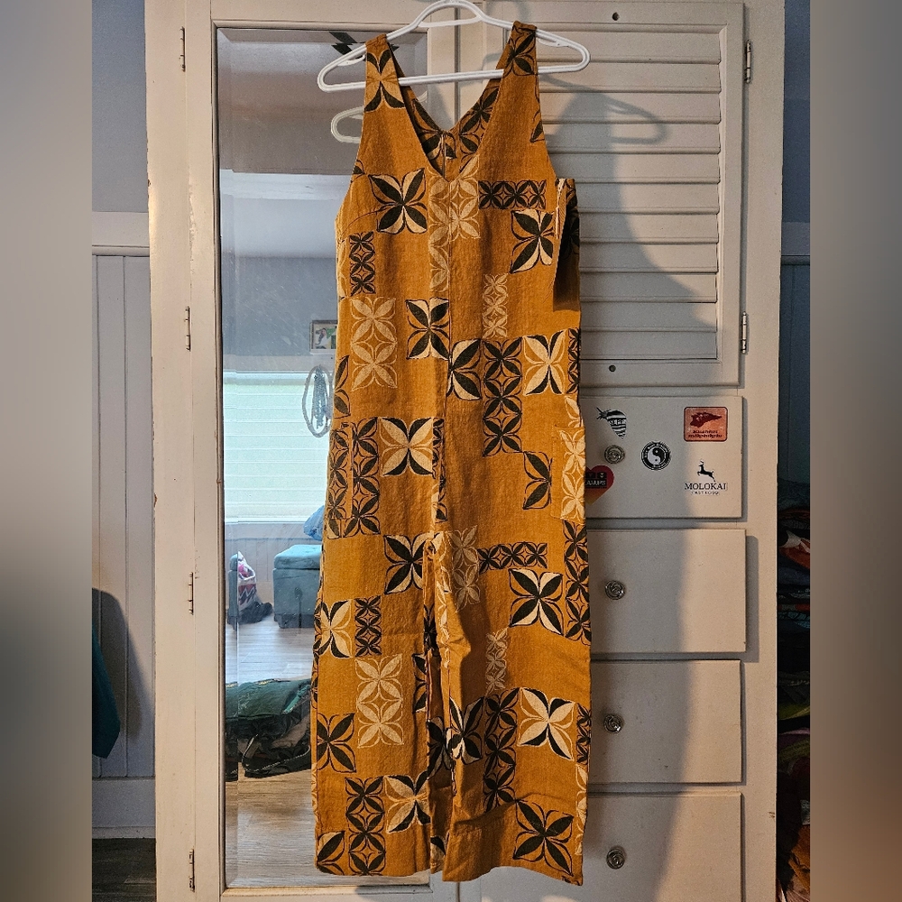 KEALOPIKO KEYHOLE JUMPER - SIZE MEDIUM - MOANA MOTIFS PRINT - MUSTARD/TAN COLOR